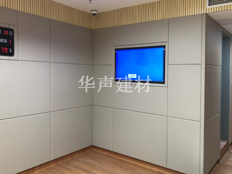 16审讯室防火棉软包.jpg